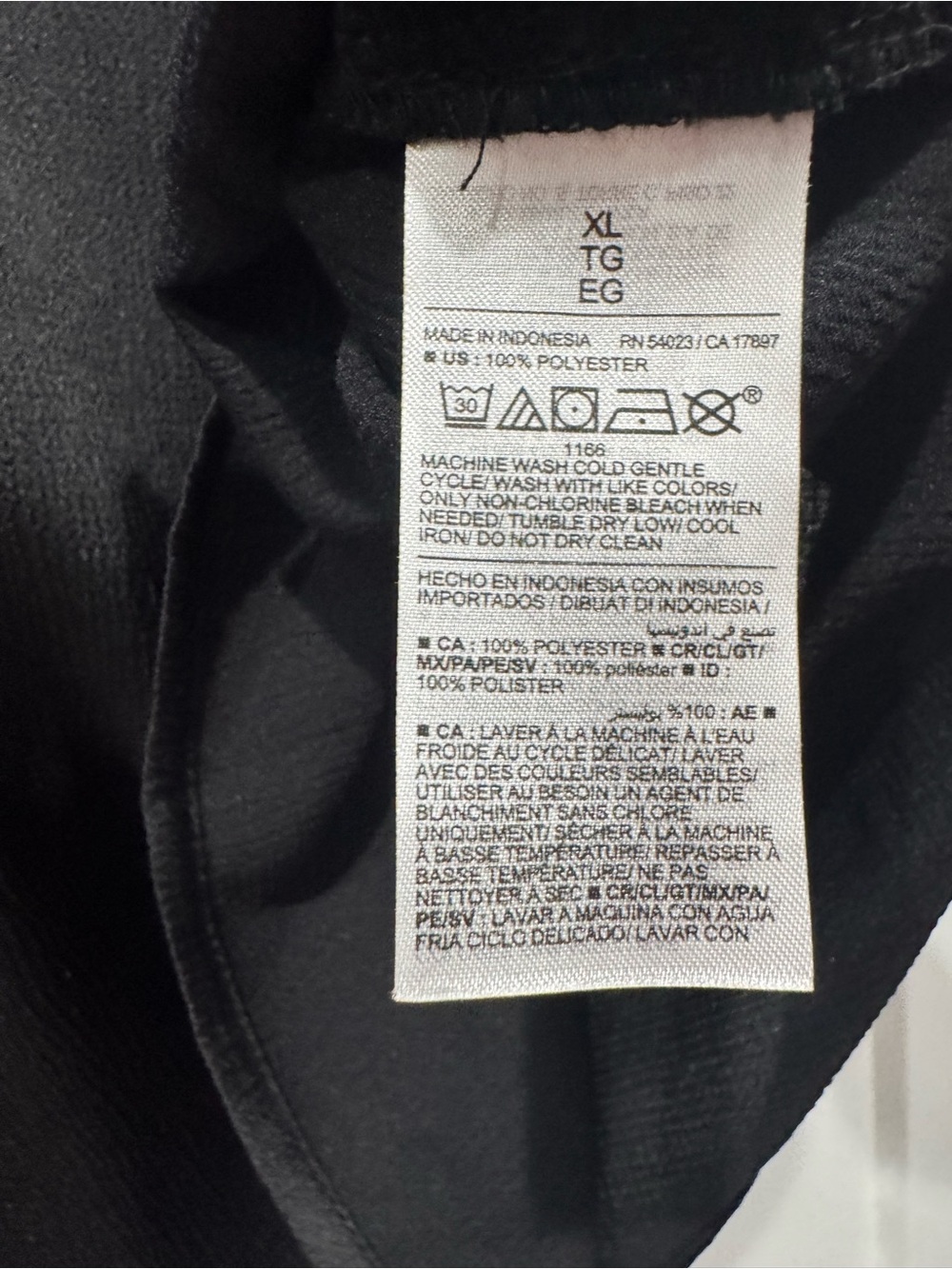 Old Navy Black V-Neck Sleeveless Camisole - Picture 2 of 3